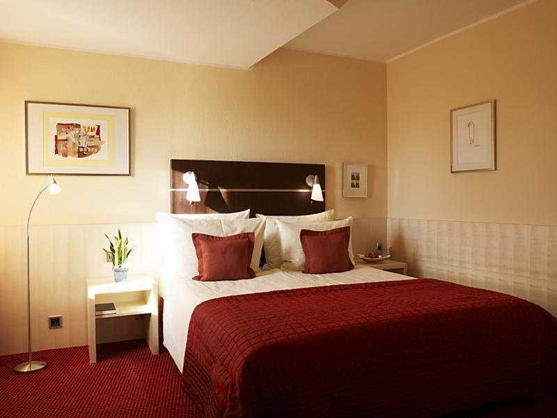 Hotel Uhu Garni Кельн Екстер'єр фото