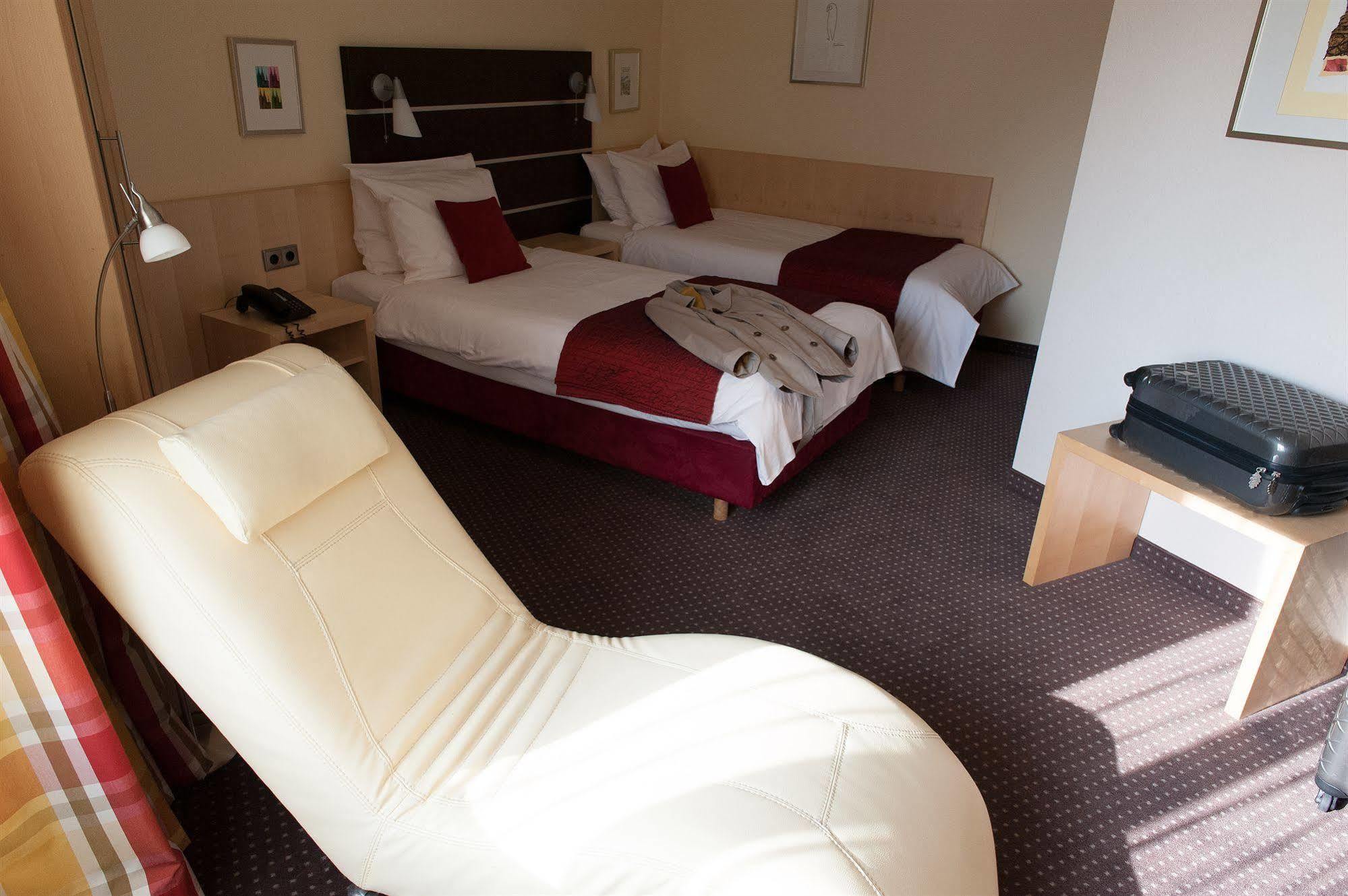 Hotel Uhu Garni Кельн Екстер'єр фото
